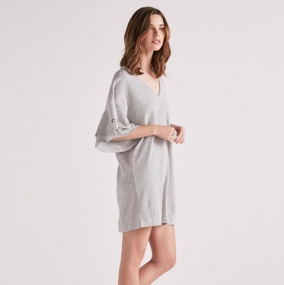 Lucky Brand Flutter Sleeve Striped Grey and‎ White V-Neck Knit Dress Size XS - Picture 1 of 9
